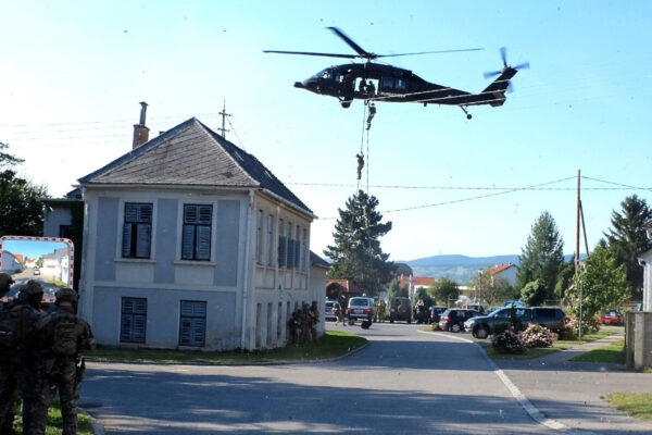 Schadendorf 2017. GROM ćwiczył odbicie zakładników z Jagdkommando, Amerykanami i Niemcami w austriackiej wiosce