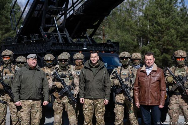Premier Morawiecki w Jednostce Wojskowej GROM