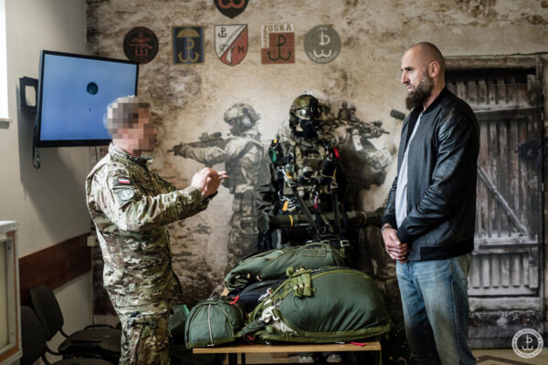 Marcin Gortat w Jednostce Wojskowej Komandosów