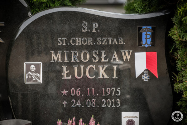 Na cmentarzu w Lublińcu upamiętniono st. chor. sztab. Mirosława Łuckiego, poległego w Afganistanie w 2013 roku. 21 sierpnia, podczas uroczystości, insygnia Orderu Krzyża Wojskowego zostały odsłonięte na jego grobie.