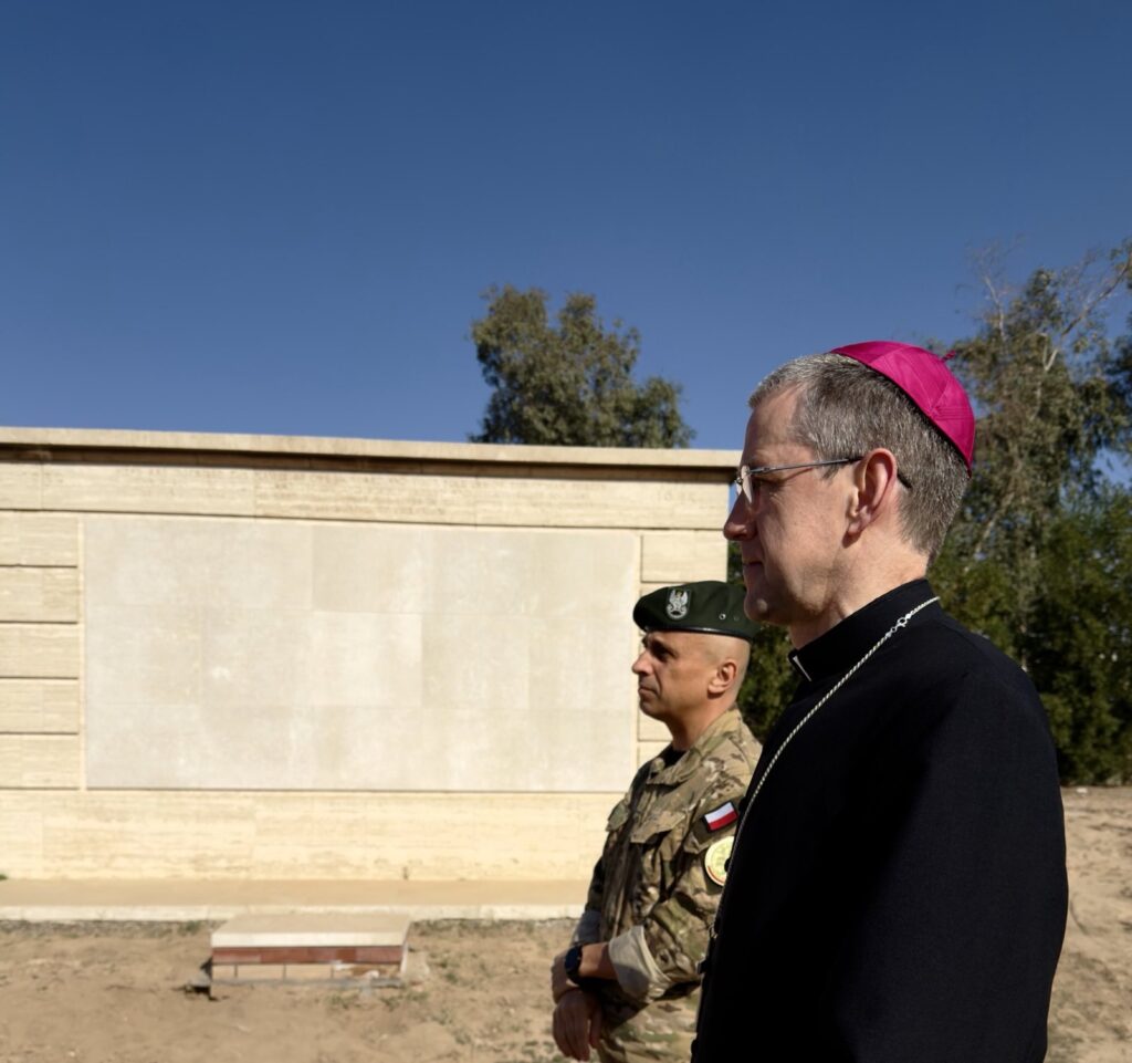 Żołnierze XIX zmiany PKW Irak uczcili pamięć poległych polskich żołnierzy w Bagdadzie