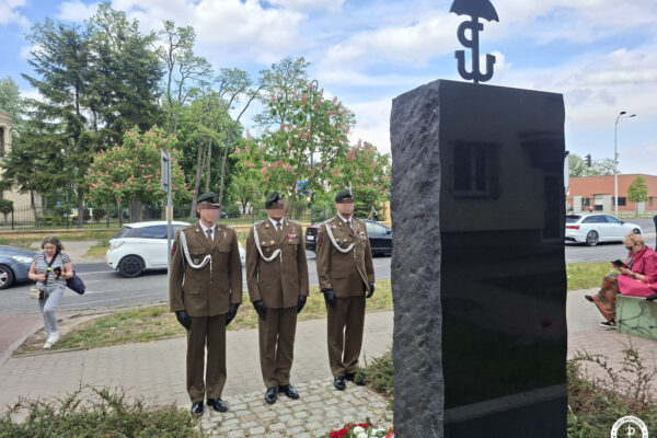 82. rocznica Akcji „Stamm". Żołnierze JWK przy tablicy pamięci Pegaza Kedywu KG AK