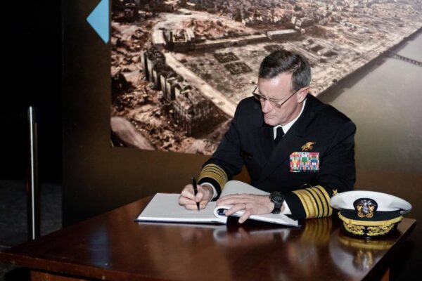 Admirał William H. McRaven, dowódca USSOCOM, Muzeum Powstania Warszawskiego, 9 grudnia 2011