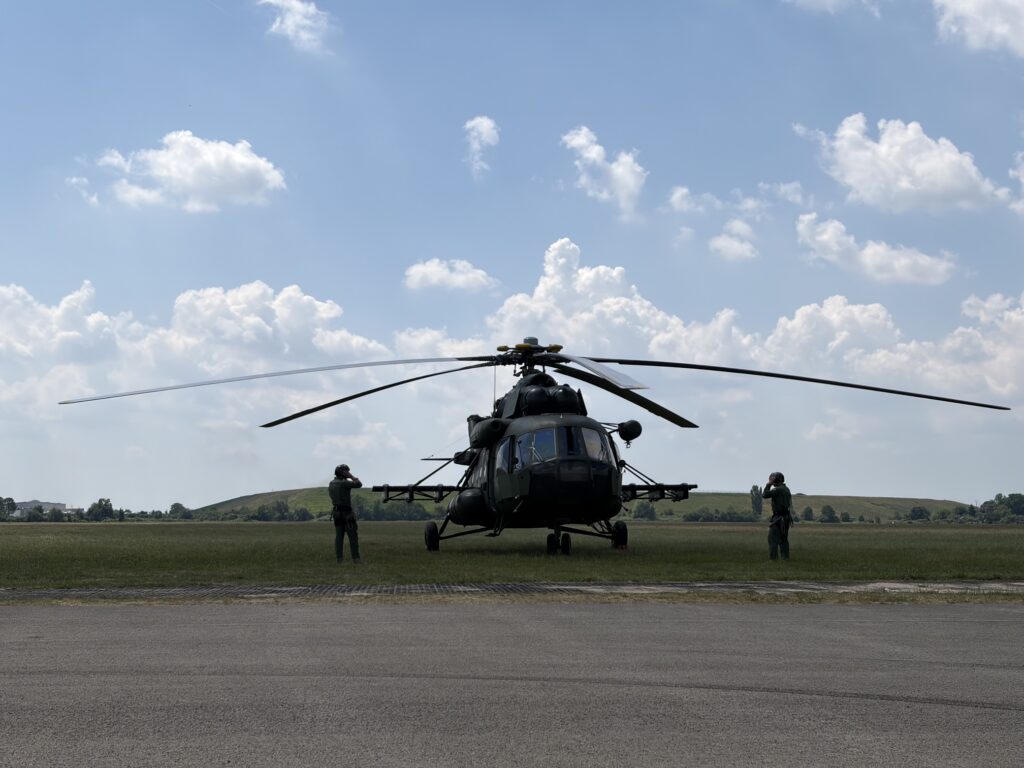 Smiglowiec Mi-17 nalezacy do PJOS podczas Święta Jednostki Wojskowej AGAT - Aeroklub Gliwice 26 czerwca 2026.