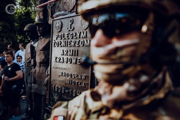 Godzina „W”. Trzy powstańcze bataliony, których tradycje dziedziczy JWK