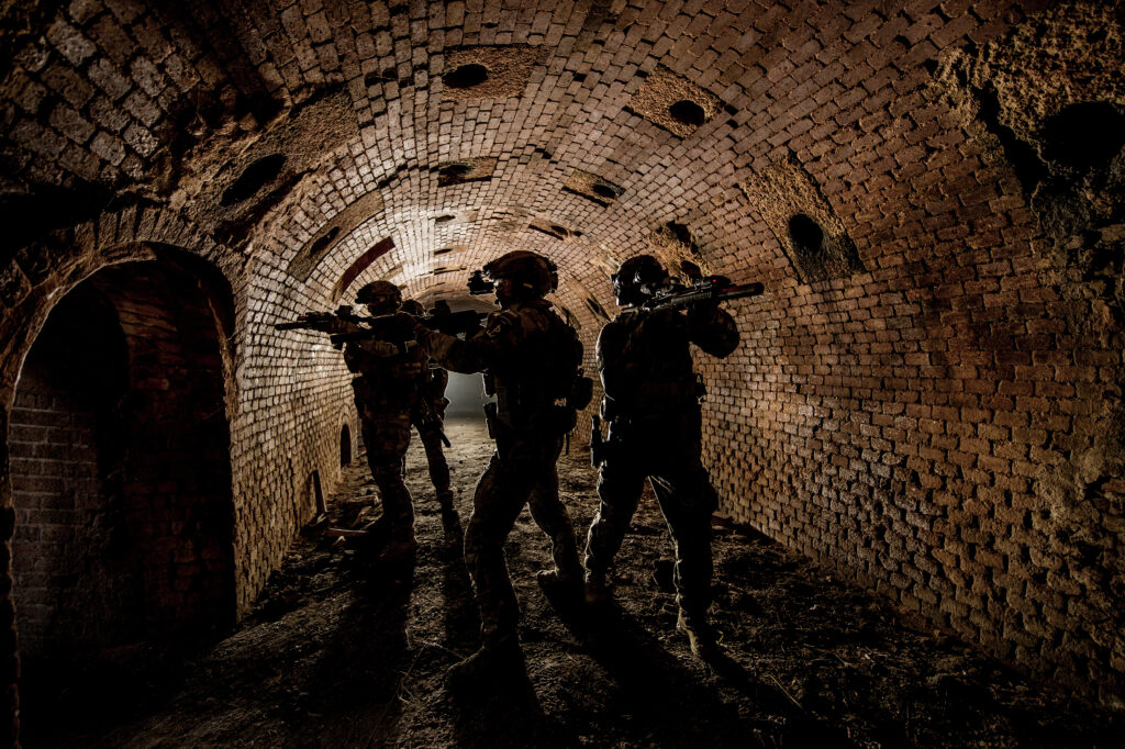 Działania podziemne · ceglany tunel