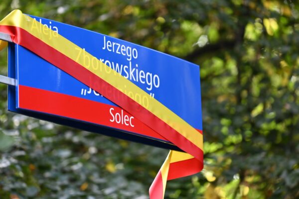 Aleja „Jeremiego” w Warszawie. Był zastępcą „Pługa” w „Agacie” i jego następcą w „Parasolu”