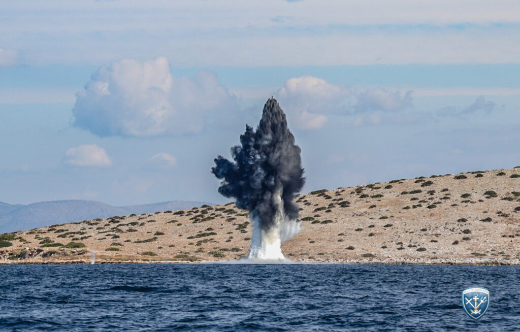 Kontrolowany wybuch miny w morzu podczas ćwiczenia Aegean Seal 2026