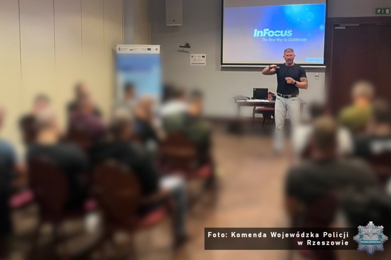 Stanowiska strzeleckie i tarcze na strzelnicy w Maryninie